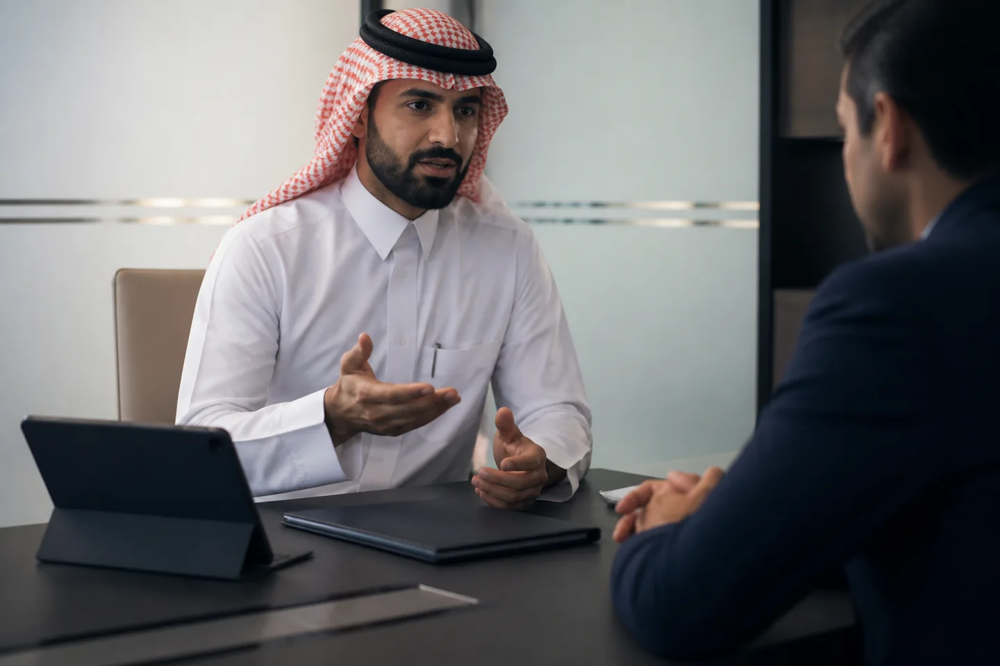 نقاش مهني هادئ حول تسوية مطالبة